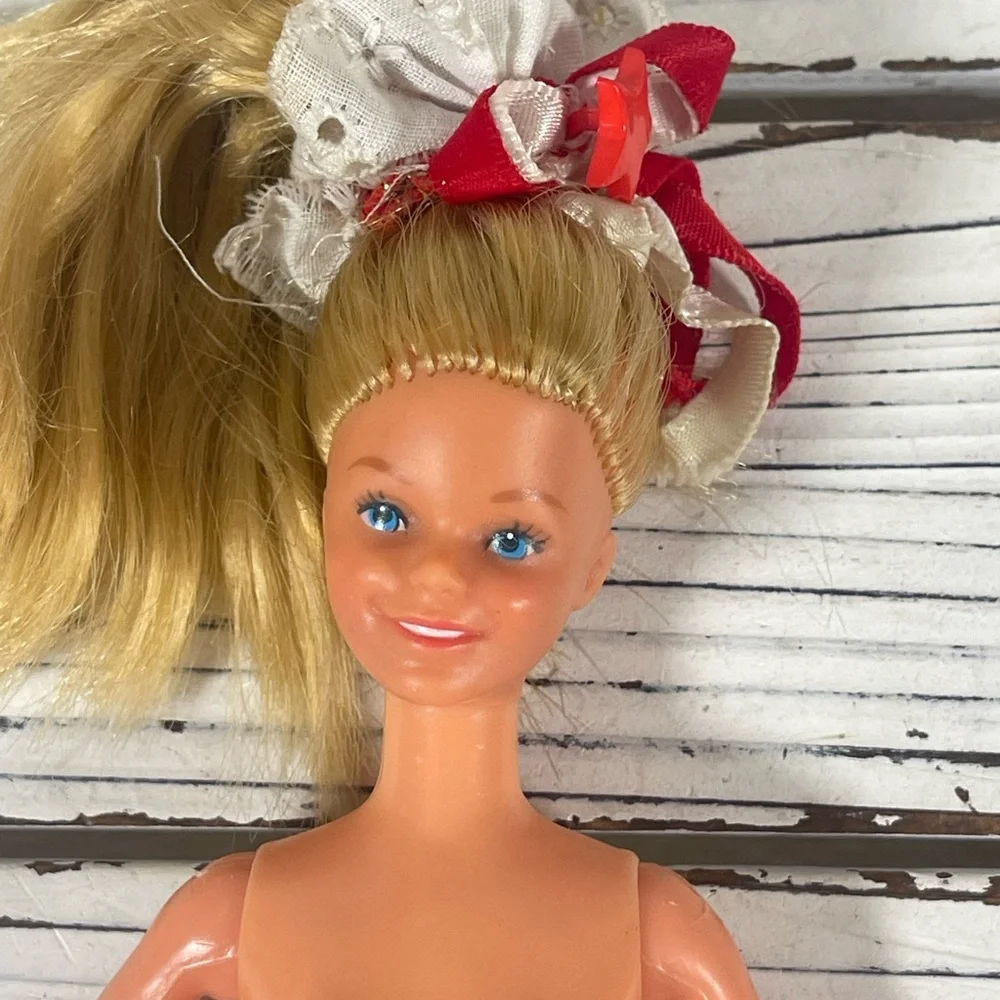 Vintage 1978 Mattel Barbie Doll Figure‎ Clothing Great Condition